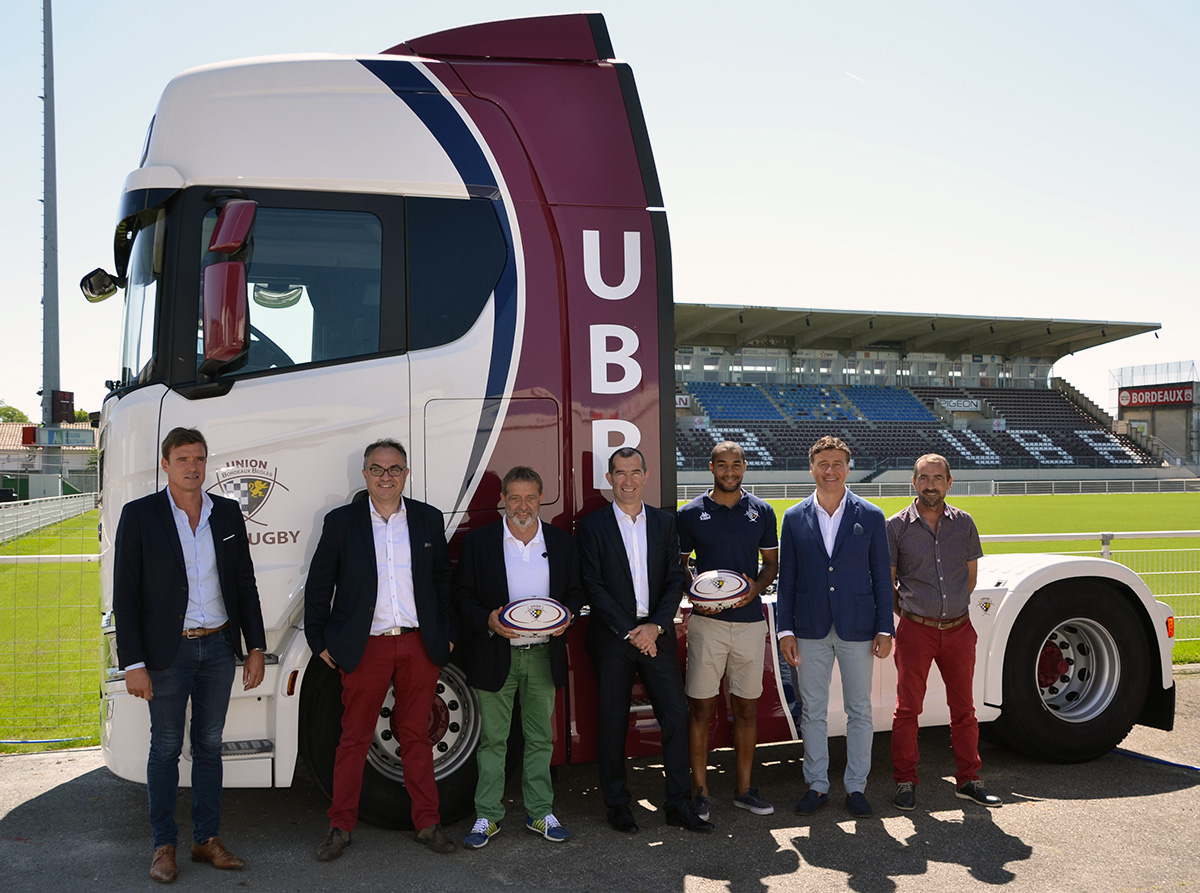 Transports Cazaux prend possession de 2 camions designés UBB